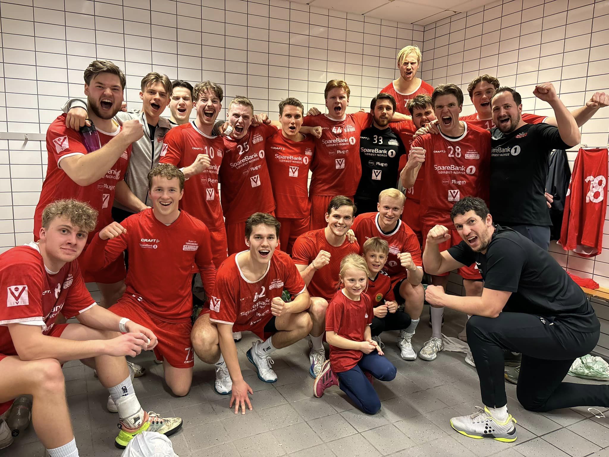 Skjærgårdslekene lag feirer seier